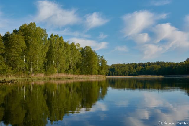 Jezioro Krutyńskie przy ujściu rzeki Krutynia